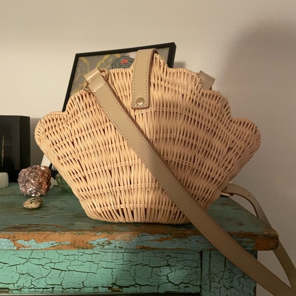 Vineyard Vines Clamshell Purse - Picture 7 of 13